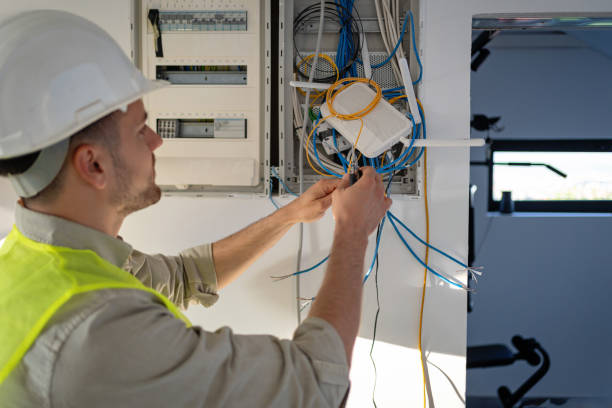 Best Licensed Electrician  in Cresco, IA